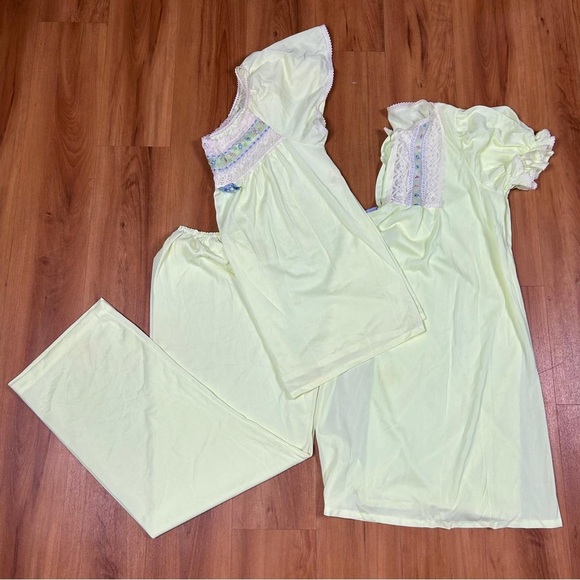 Sears Yellow and Blue Pajama Set 3 Pieces Intimates & Sleepwear - Picture 1 of 16